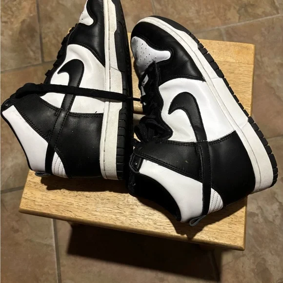 Nike Black and White High-Tops with Red Accents - Picture 10 of 12